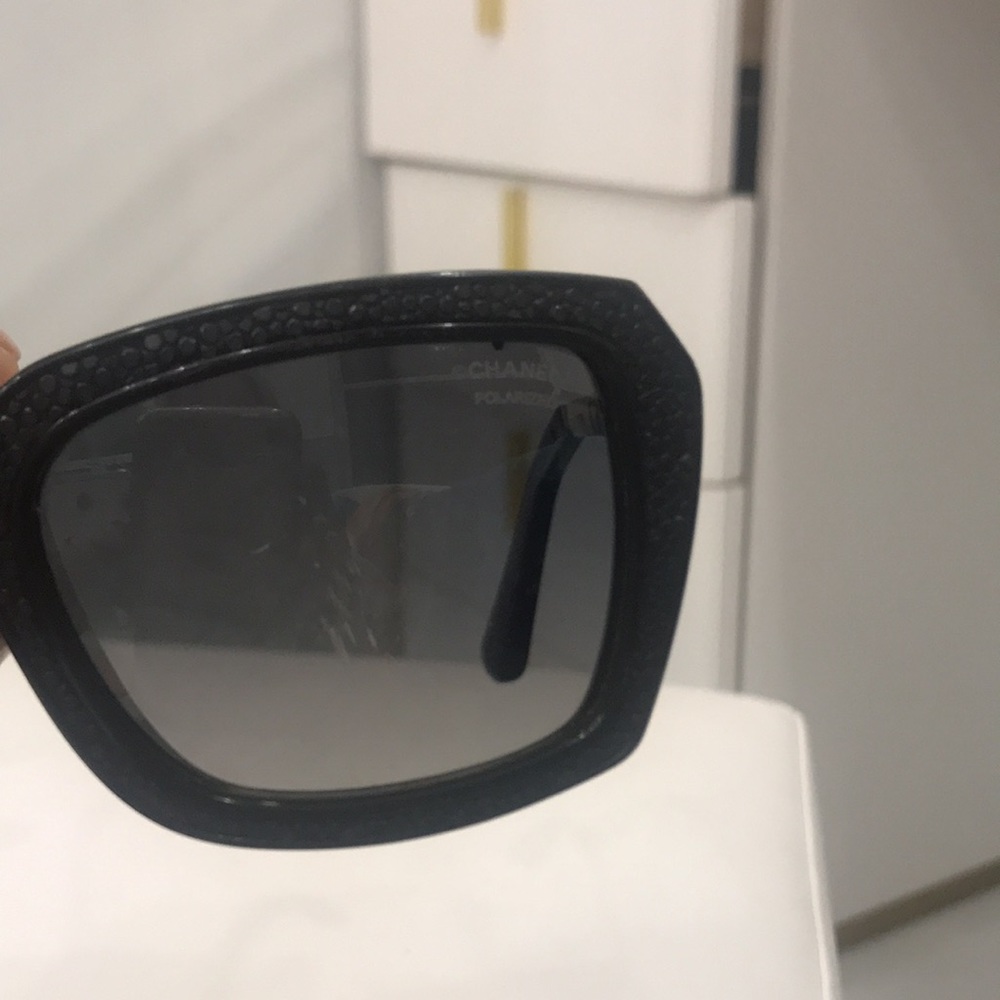 Fabulous Chanel polarized shades! Black and gold perfection! - Picture 8 of 10
